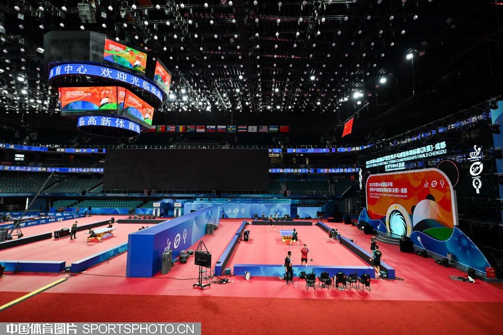 ＂周琦这位所谓CBA顶级中锋，动作不断，对徐杰冲撞是具目的性，这次肘击胡金秋是扭曲心态表现，胡金秋在国家队表现突出从而取代他在国家队位置，多次挑衅裁判而没有被处罚。